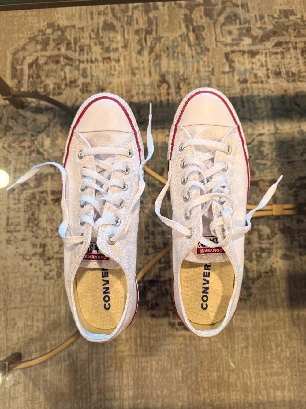 Converse Chuck Taylor All Star Low Top in White - Men's 8 / Women's 10